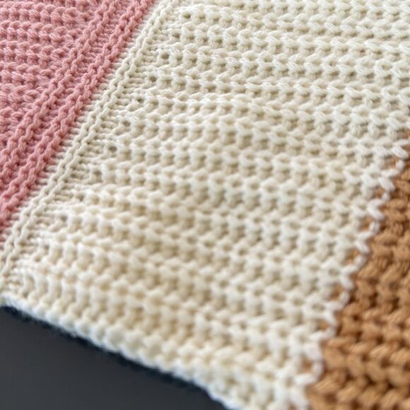 NWT-FULL CIRCLE TRENDS SWEATER - Picture 8 of 9